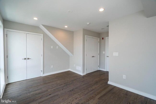 Building Photo - 1432 Clymer St