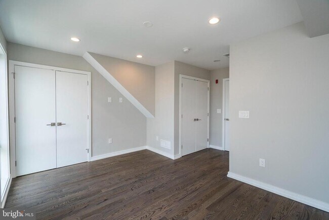 Building Photo - 1436 Clymer St