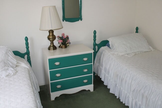 Building Photo - Riverfront 4 Bedroom Vacation Home Includes utiliities