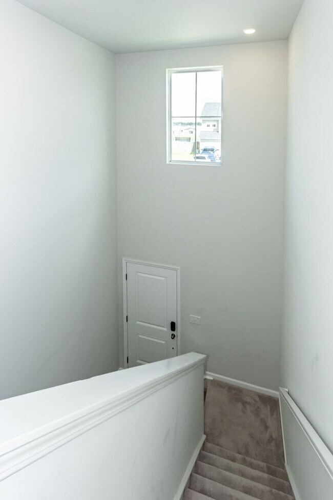 Building Photo - 239 Pine Crest View Dr