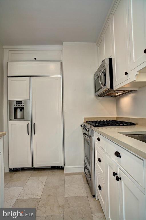 Building Photo - 1723 Oakcrest Dr