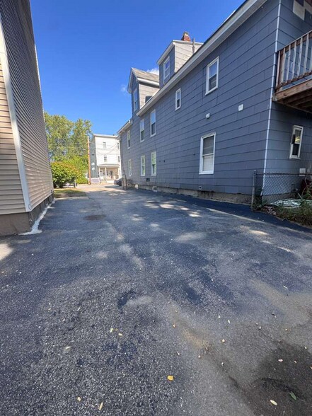 Building Photo - 267 Silver St