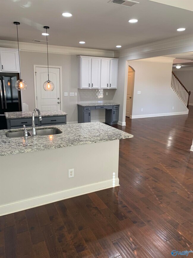 Building Photo - 517 Balsam Terrace Way