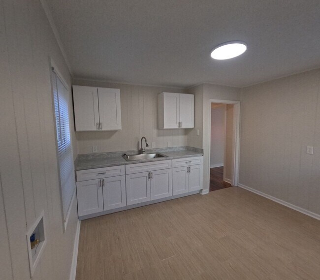 Building Photo - Cozy 2bed 1 bath