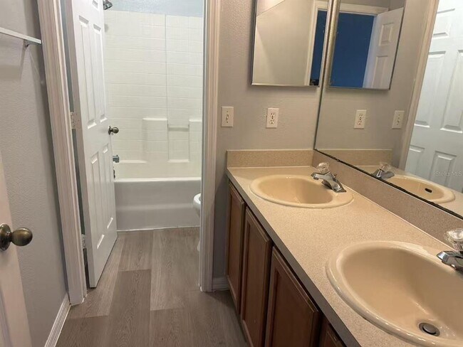 Building Photo - 842 Horseshoe Falls Dr