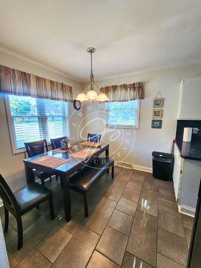 Building Photo - 3 bed 3 bath home for rent near University of Toledo!