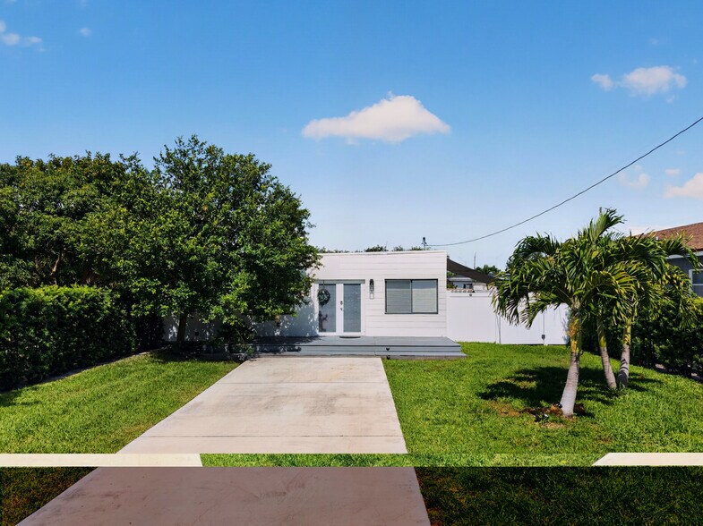Building Photo - 24 NW 13th Ave