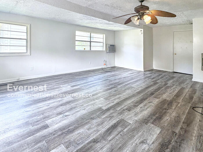 Building Photo - 1549 Elm St SW