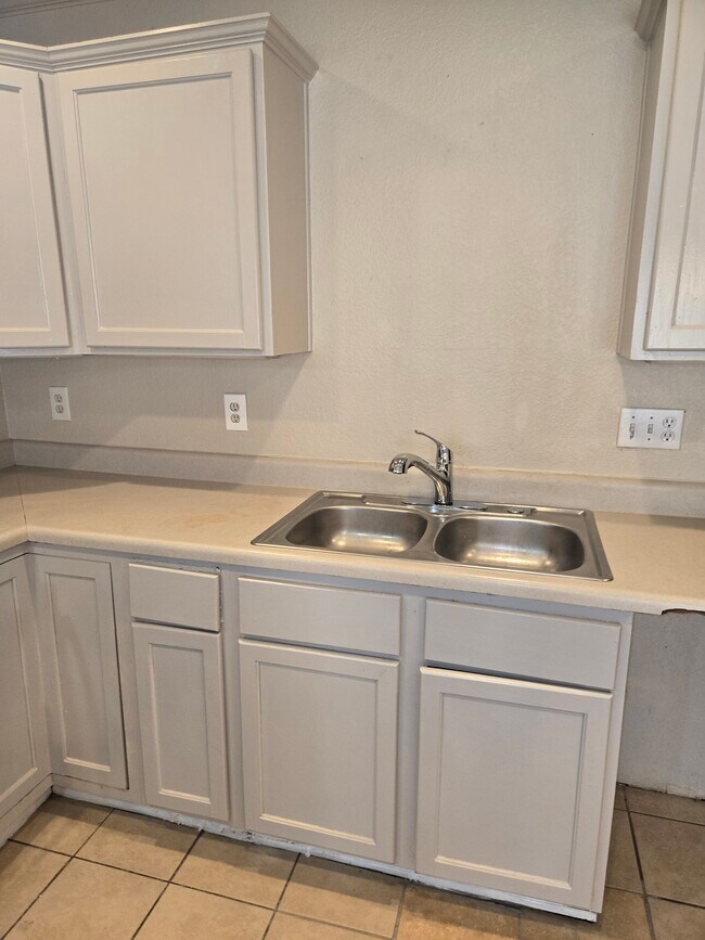 Building Photo - 9570 Bowen dr