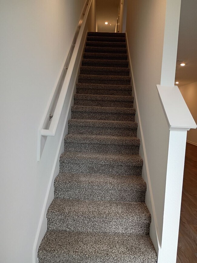 Building Photo - Newly Built 3BR/3BA Home in West Ortega La...
