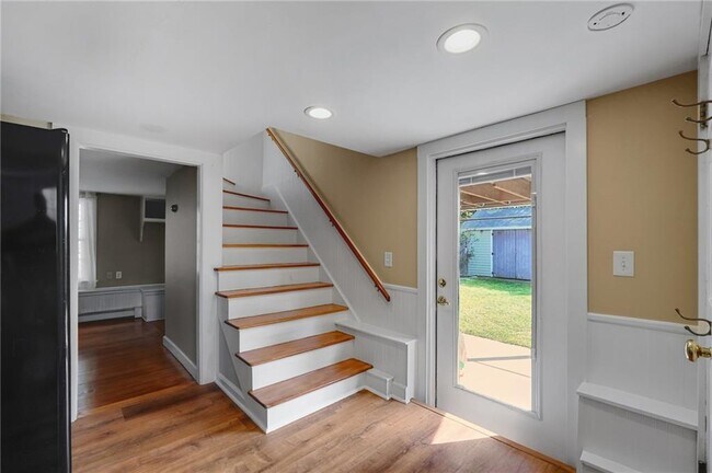 Building Photo - 225 Waldron Ave