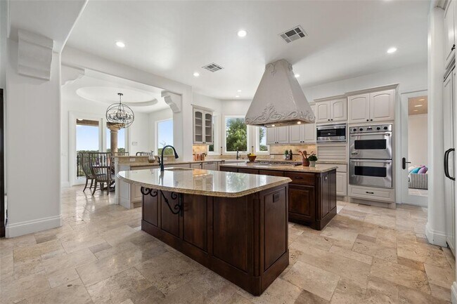 Building Photo - 4805 Mirador Dr