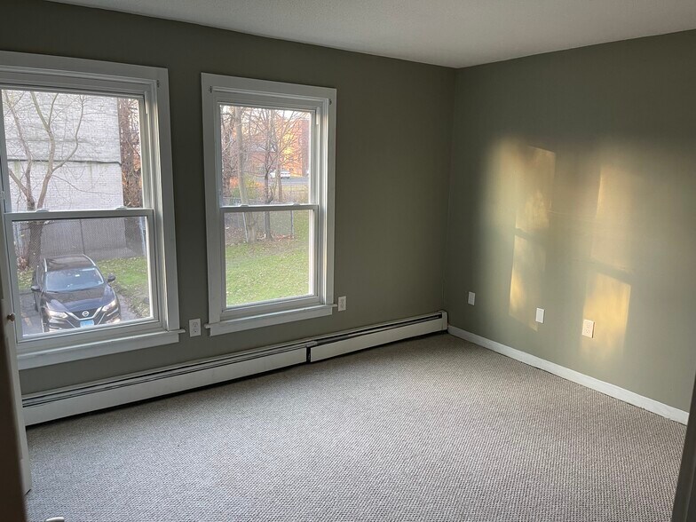 Bedroom 1 - 39 Enfield St