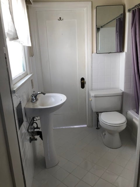 Bathroom, with new floor tiles, new wall tile glazing. - 10516 Blythe Ave