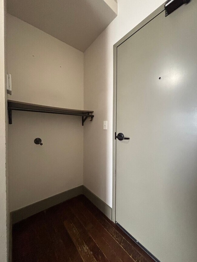 Building Photo - Move Downtown on Park Central Square 2 bed...