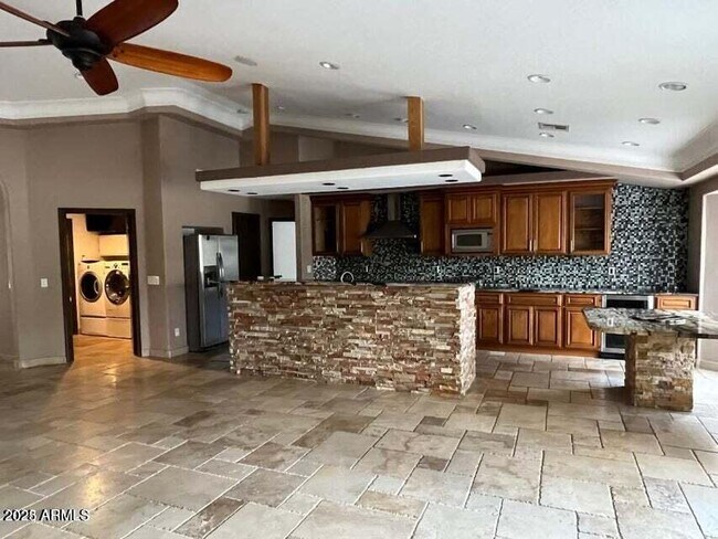 Building Photo - 1024 W Starward Ct