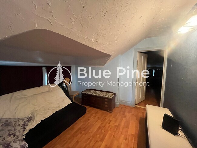 Building Photo - 284 S Ridge Ave