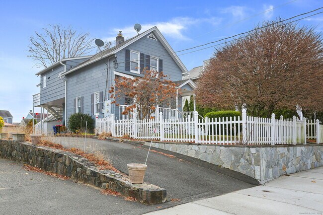 Building Photo - 8 3rd St