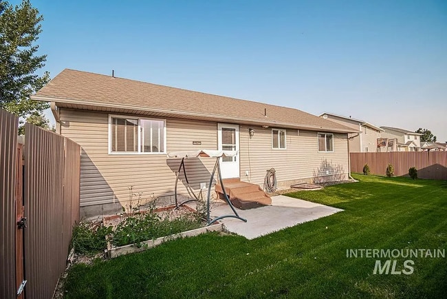 Building Photo - 2221 Frontier Dr