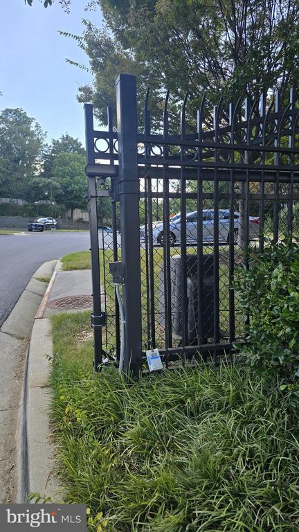 Building Photo - 1311 Karen Blvd