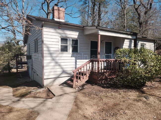 Building Photo - 2 Woodlands Dr