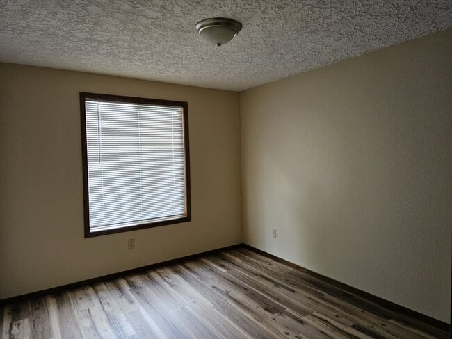 Building Photo - 11019 NW 33rd Ave