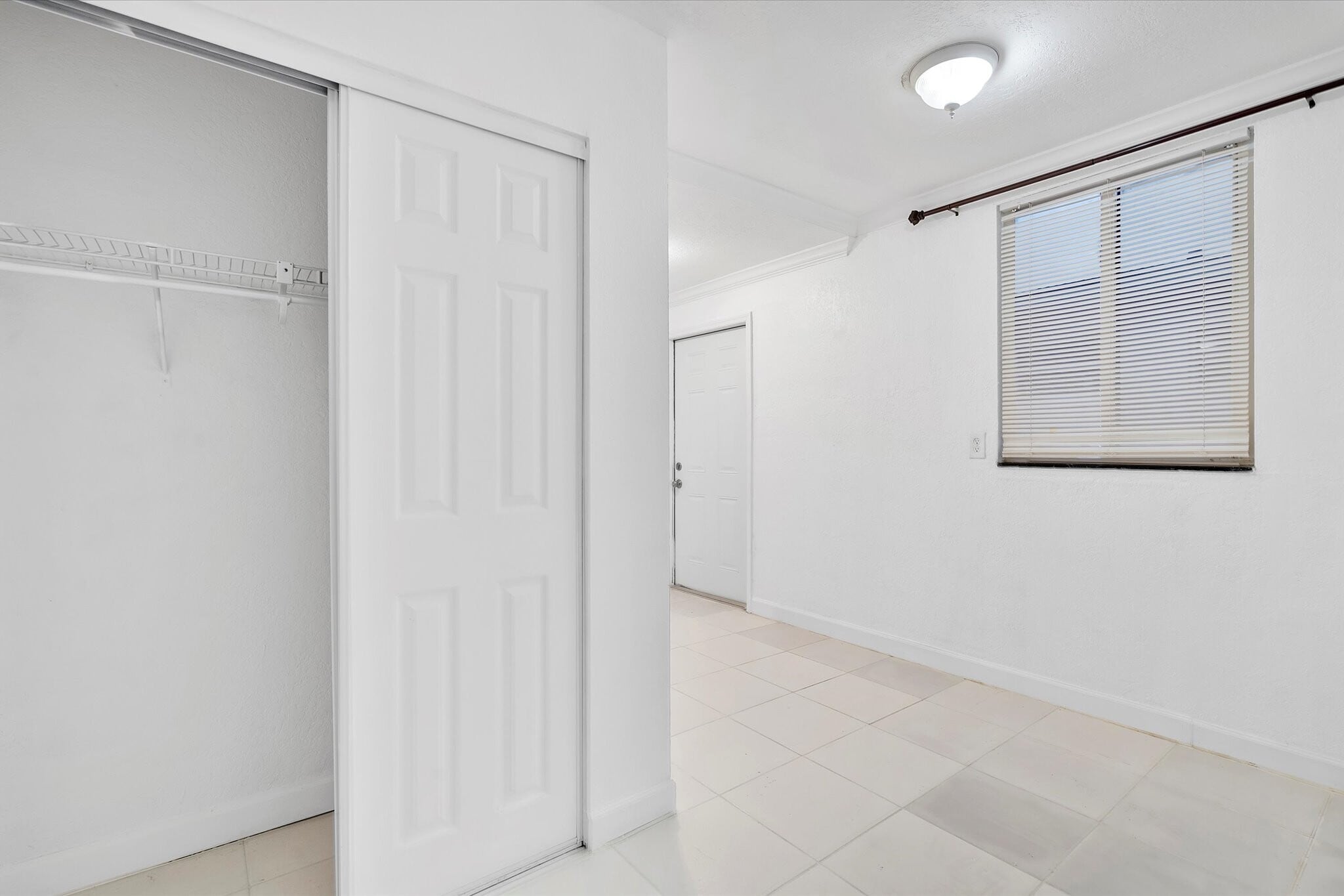 Building Photo - 934 E 22nd St