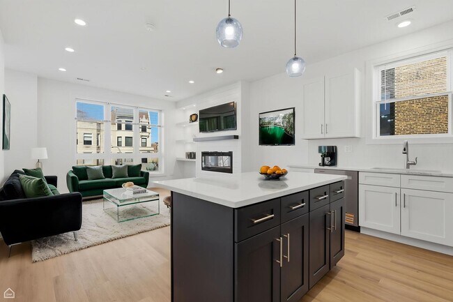 Building Photo - 4841 S Prairie Ave