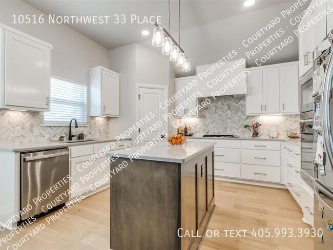Building Photo - 10516 NW 33rd Pl