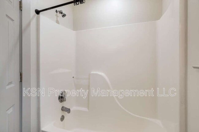 Building Photo - 106 Laurel Oaks