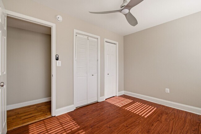 Building Photo - Congress Heights Three Bedroom W/Washer & Dryer In Unit!