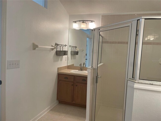 Building Photo - 6117 Gentle Ben Cir