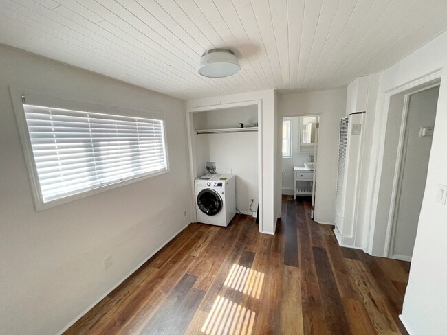 Building Photo - Unbelievable Old Town 1bd! Private compound casita!