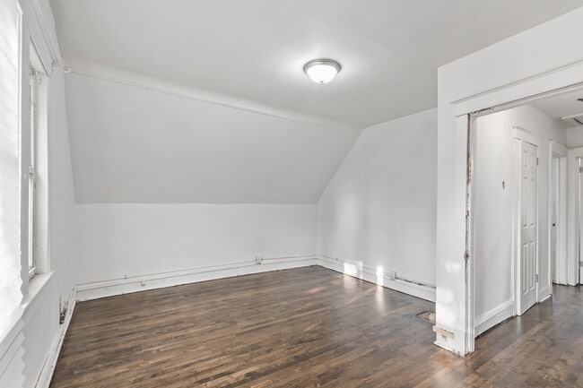 Building Photo - Updated 3-Bedroom | 2-Bath | Central AC | ...