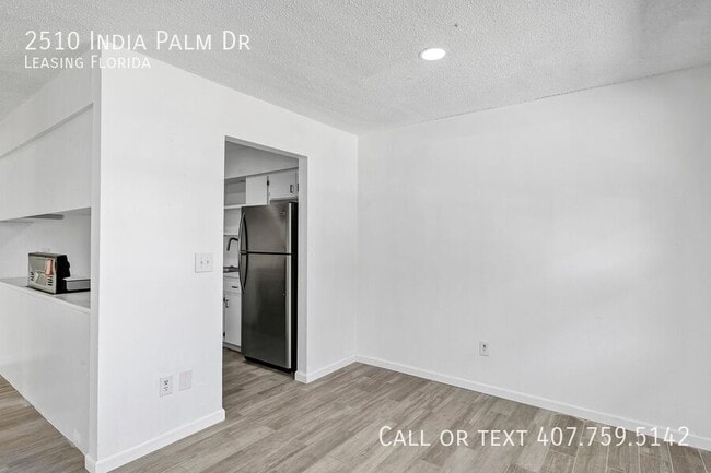 Building Photo - 2510 India Palm Dr