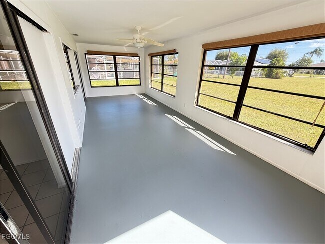 Building Photo - 3313 SE 4th Ave