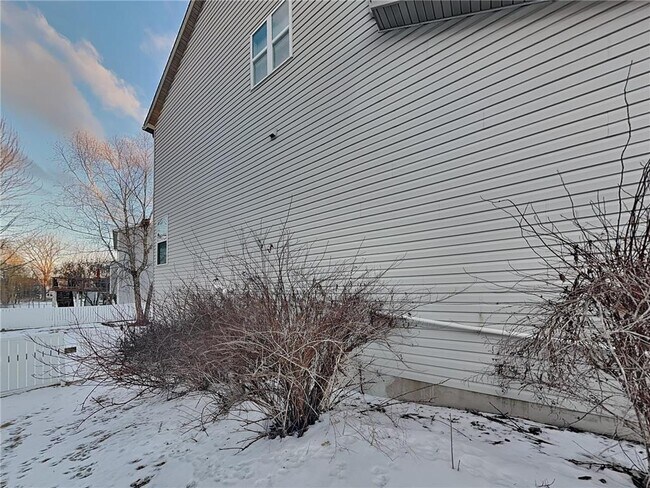 Building Photo - 9049 Garland Ln N