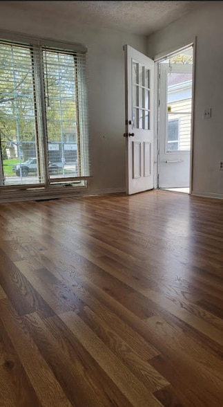 Building Photo - 2719 Narraganset Dr