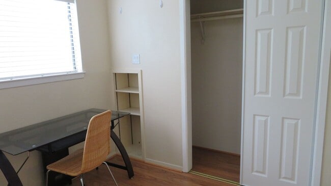 Building Photo - Beautiful 2 bed 1 bath condo 3 blocks from...