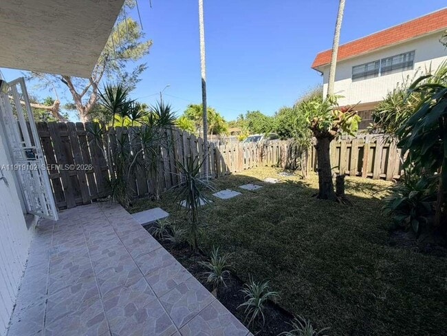 Building Photo - 1480 NE 151st St