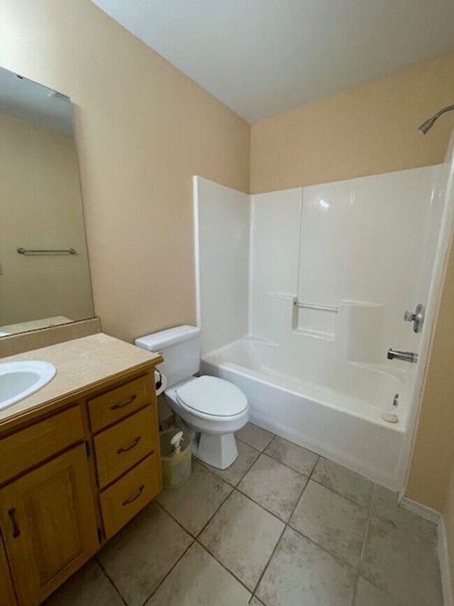 Building Photo - 4 Bedroom Home in SE Springfield!