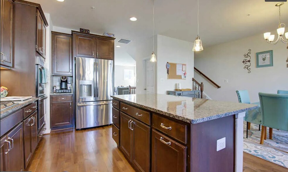 Building Photo - 517 Pebblebrook Ln