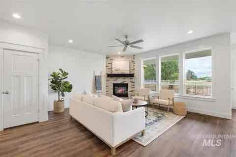 Building Photo - 1756 E Knobcone Dr