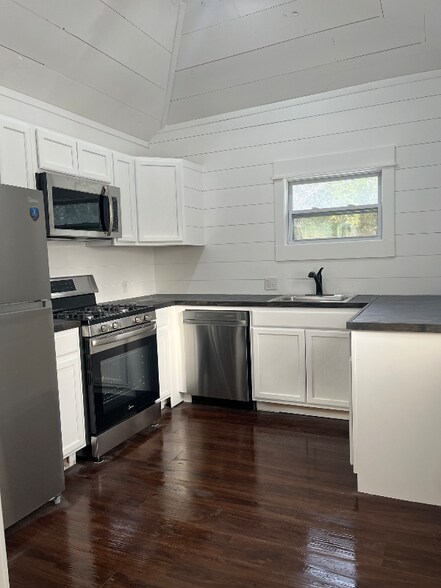 Building Photo - 255 W Summit Ave