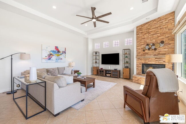 Building Photo - 88 Vía Las Flores