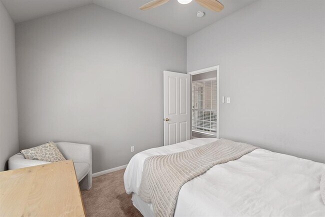 Building Photo - 9305 Donner Ln