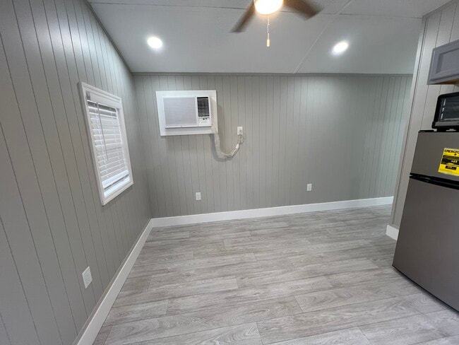 Building Photo - SBA3