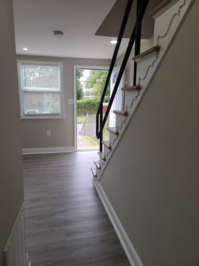 Building Photo - Newly Renovated Townhome Coming Soon!