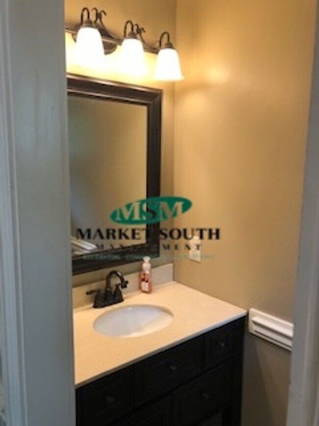 Building Photo - SOUTHBRIDGE BEAUTY- AVAILABLE NOW!