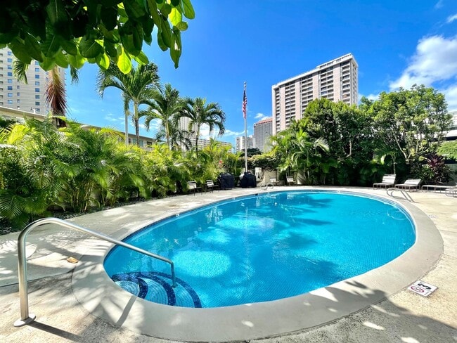Building Photo - Stunning 2BR/1BA Canal-View Condo – Marina...